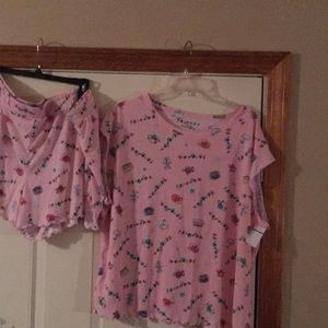 host pick 🎉🎉🎉NWT Friends theme short pajamas and top.